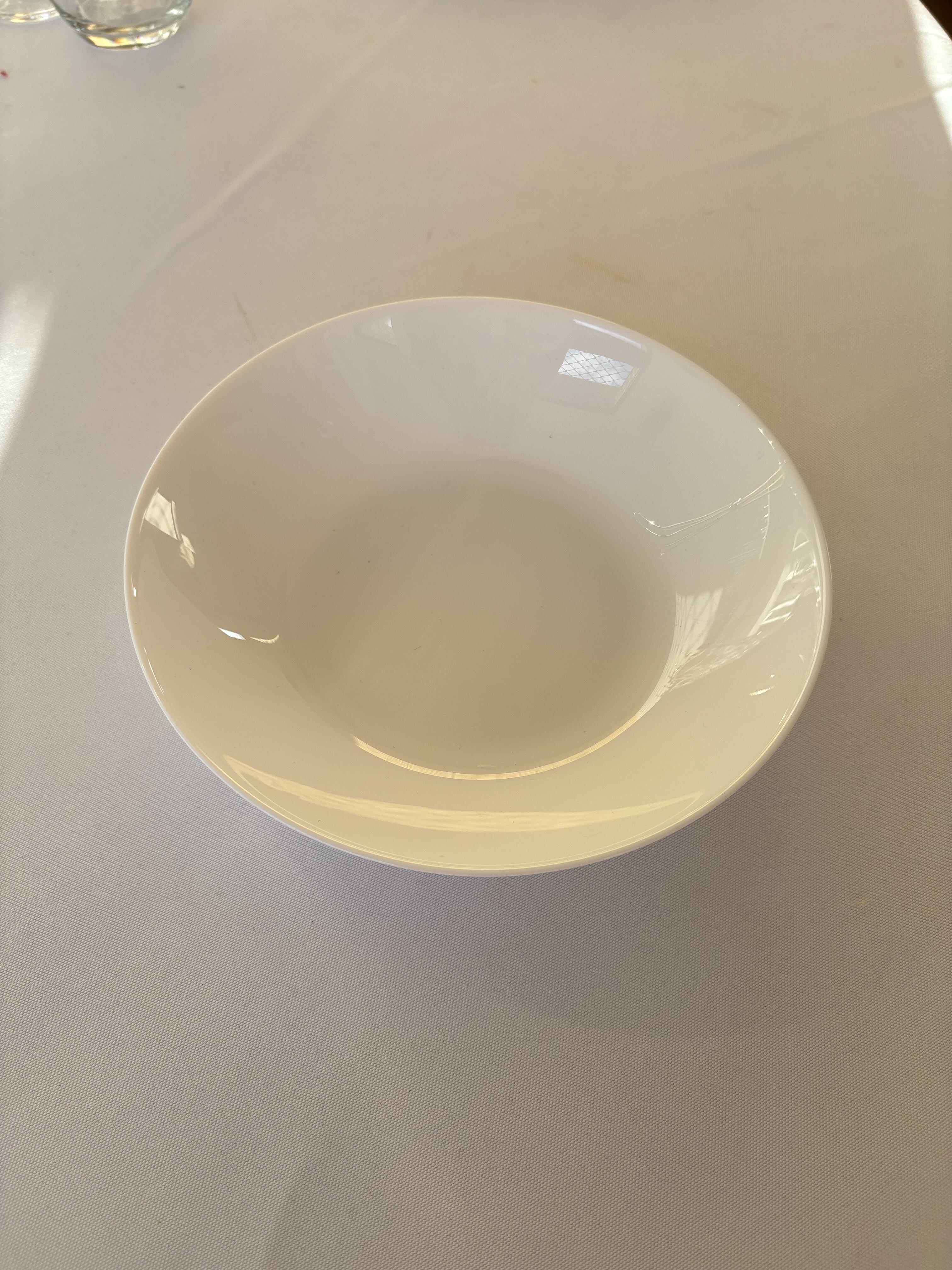 assiette creuse blanche