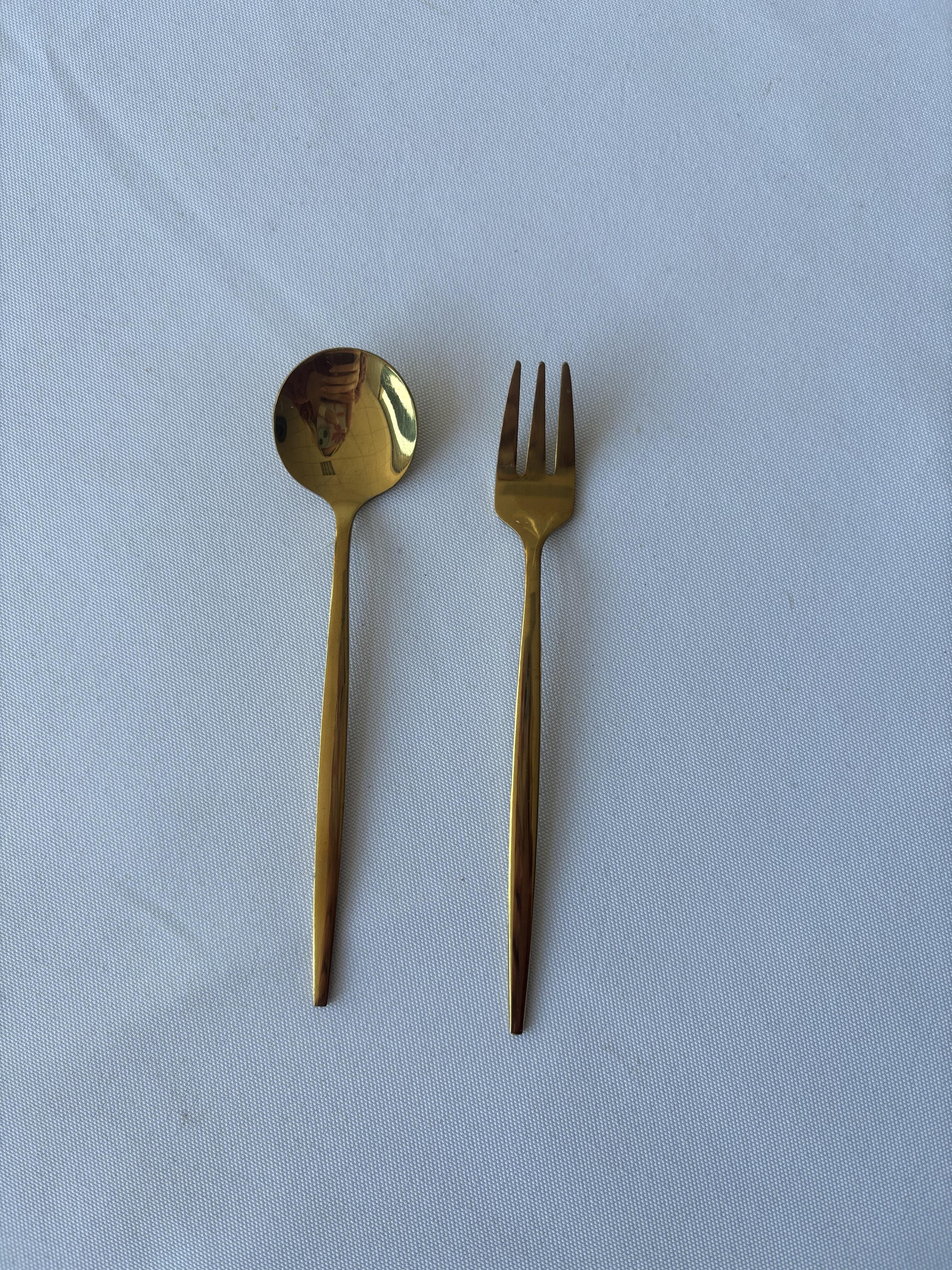 cuillère à dessert doré