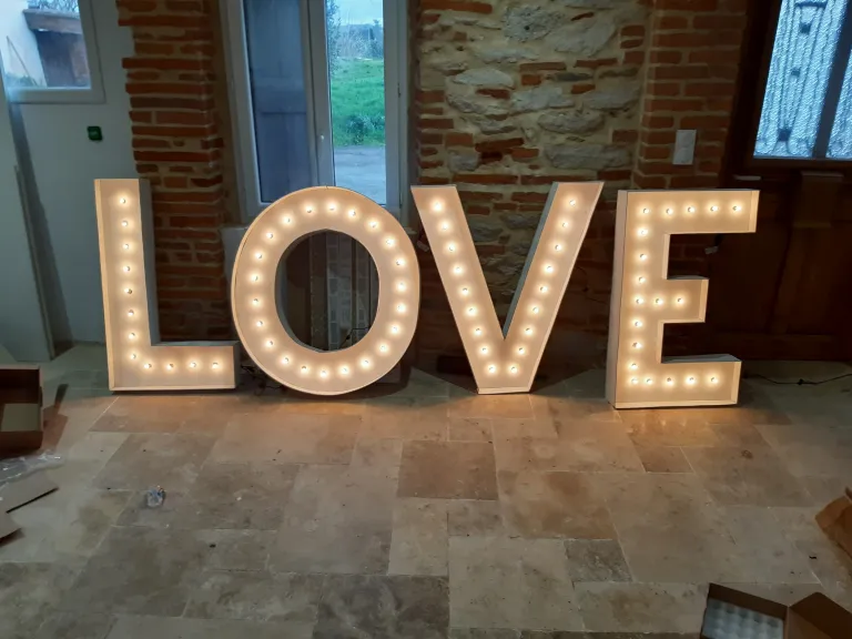 Lettre lumineuses LOVE EN BOIS intérieur- R596