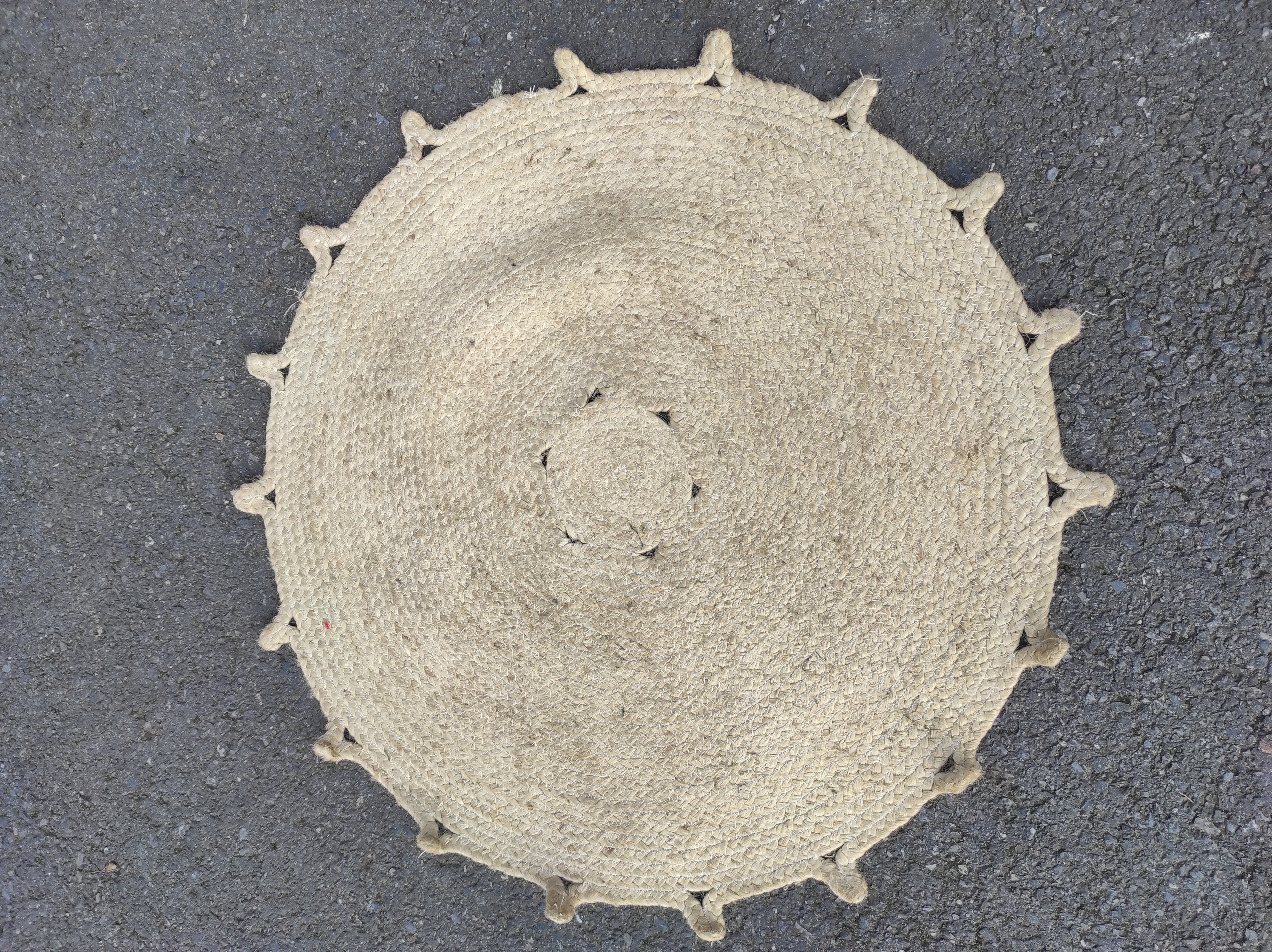 Tapis rond jute bord pointes- petit modèle