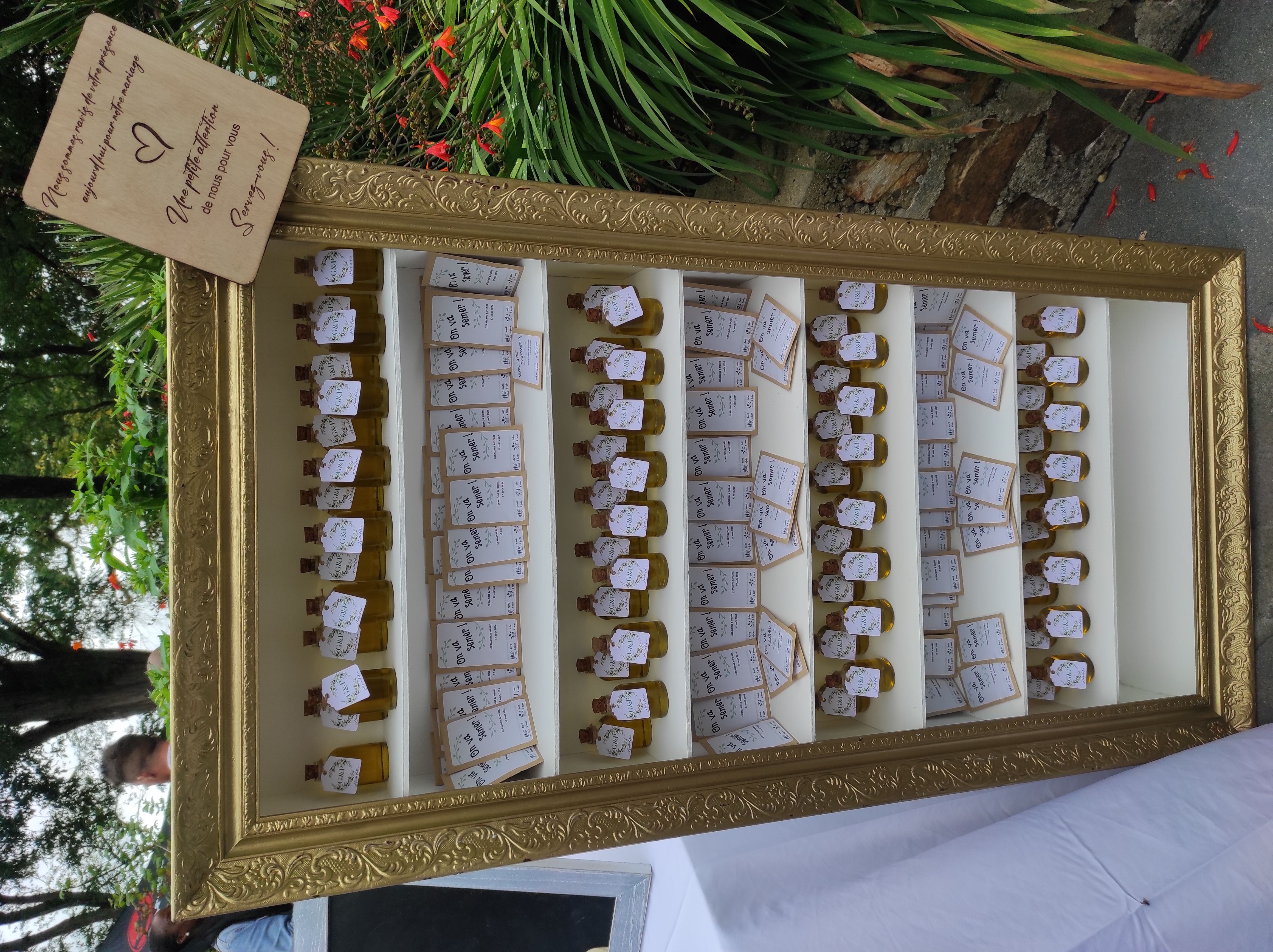 Etagère cadeaux ou gobelets