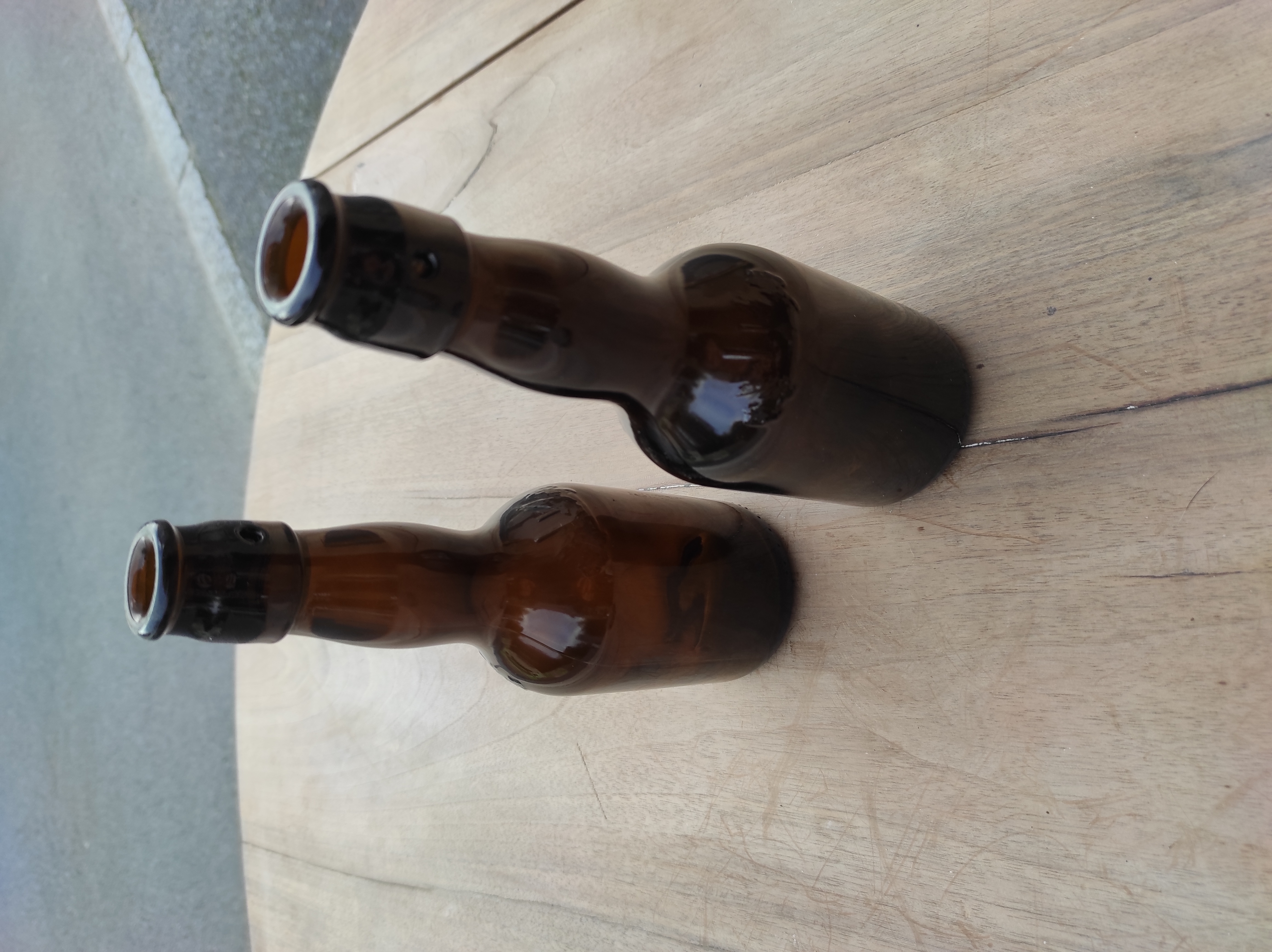 Vase bouteille ambrée moyen format