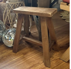 Petit tabouret en bois