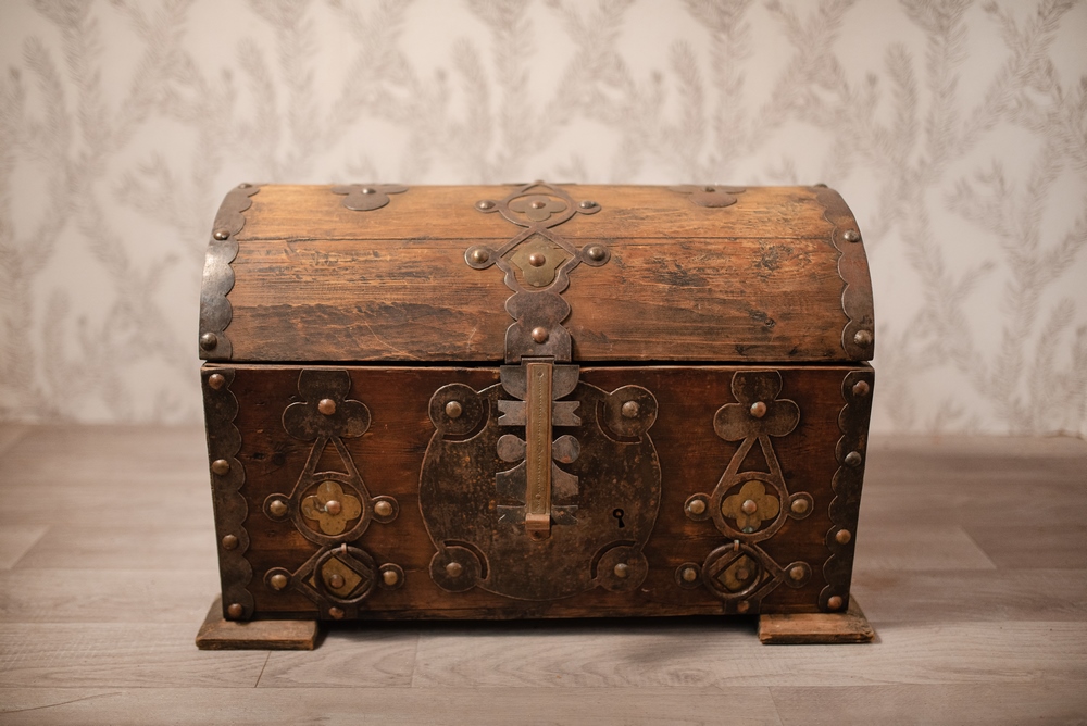 Grand Coffre ancien en bois