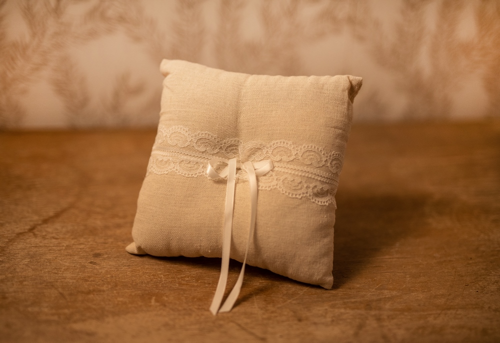 Coussin alliances Lin et dentelle