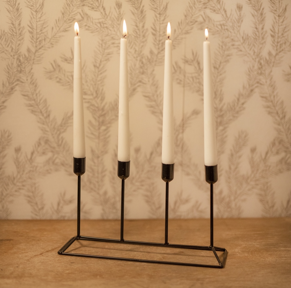 Rang 4 chandeliers noirs