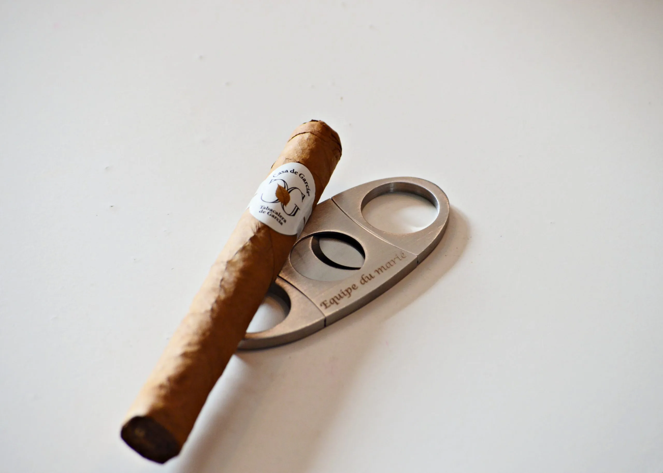 Coupe cigare gris Equipe du marié