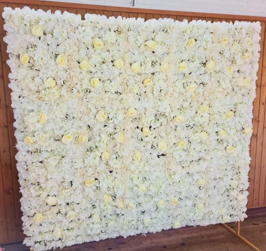 Mur de fleurs blanches
