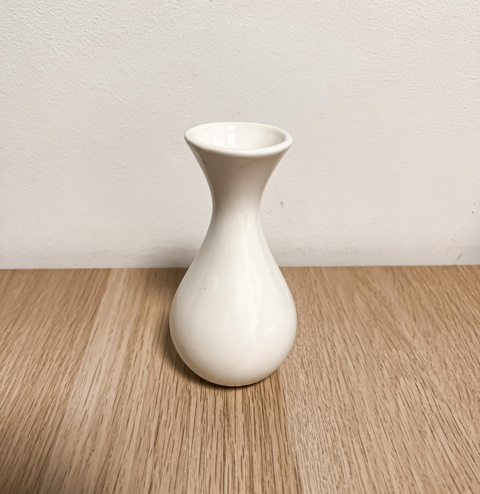 Vase blanc arrondi