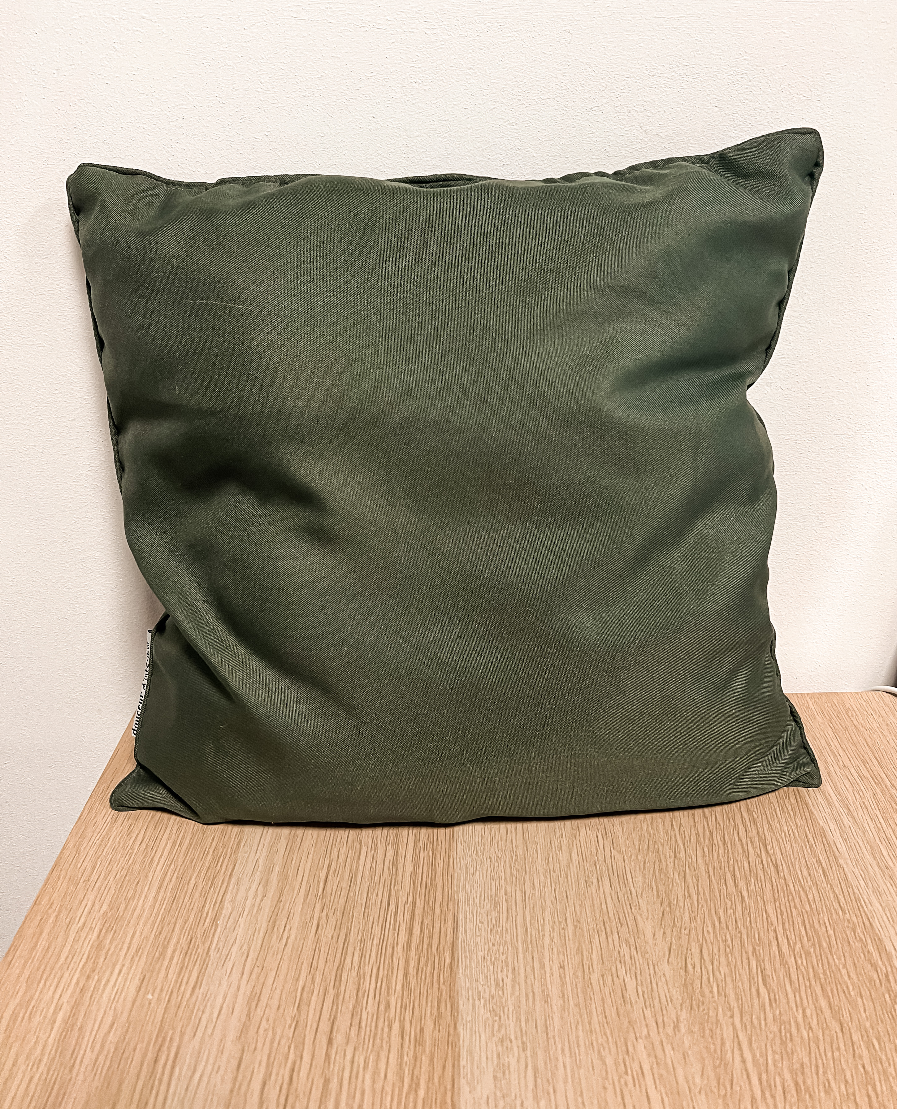 Coussin kaki satiné