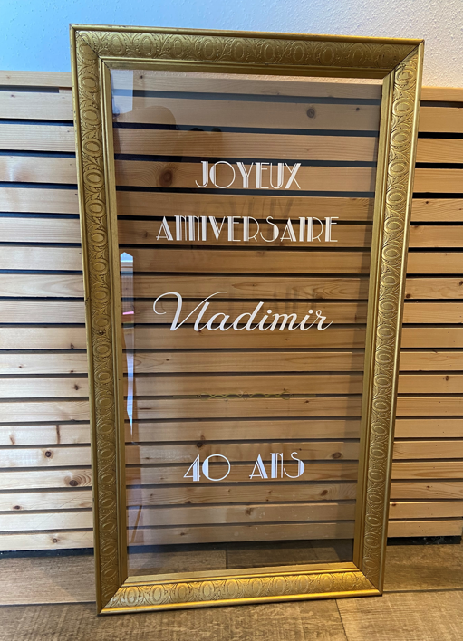 Cadre doré avec panneau plexiglass