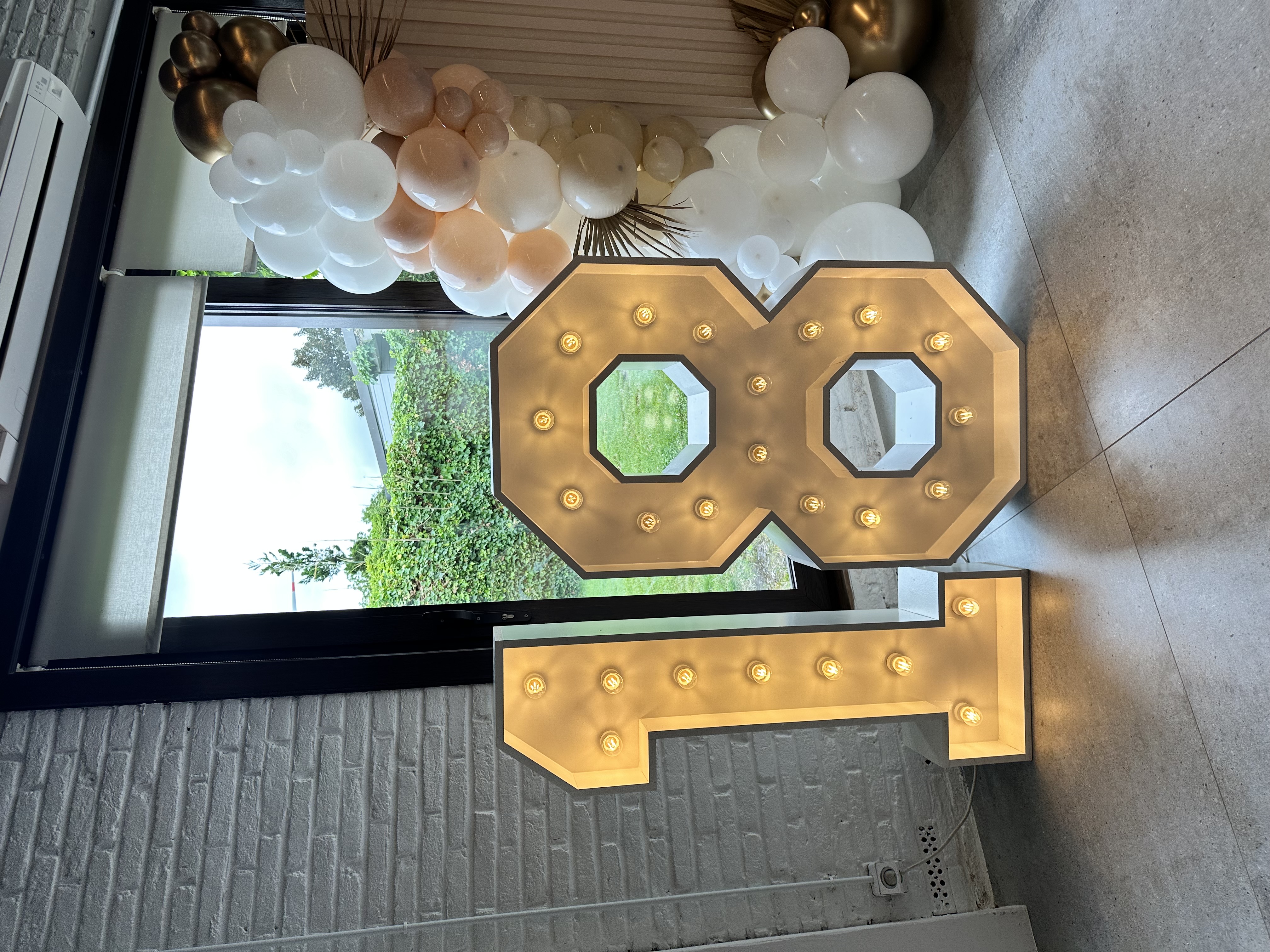 lettre ou chiffre lumineux