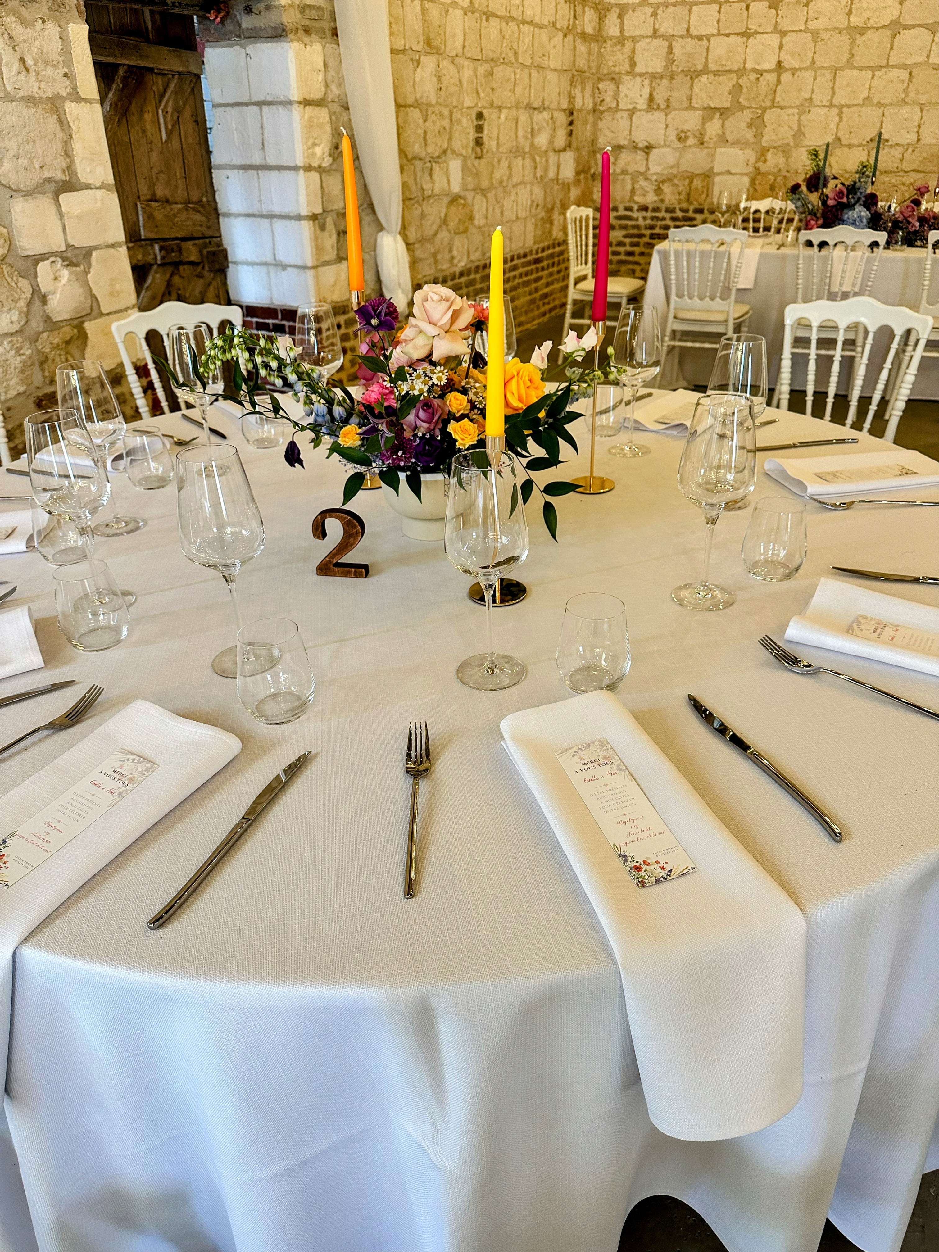 Numéro de table bois foncé