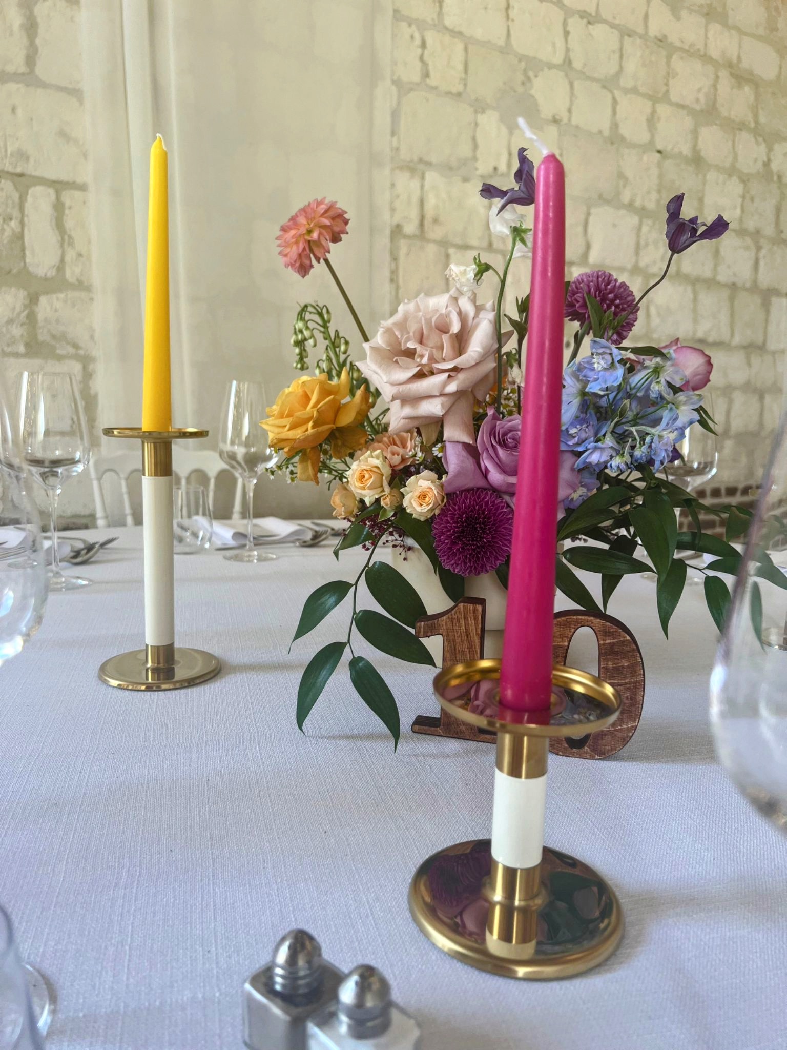 3 chandeliers dorés Lucie