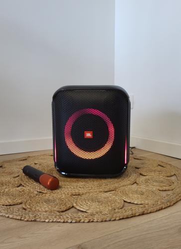 Enceinte JBL sur batterie avec micro sans fil