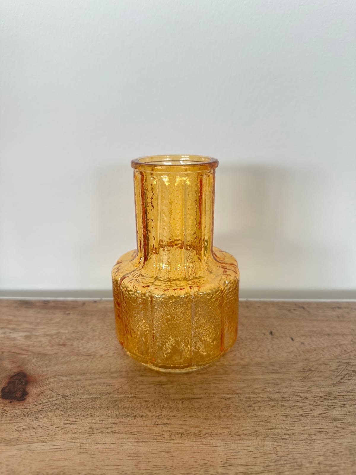 Vase droit jaune doré