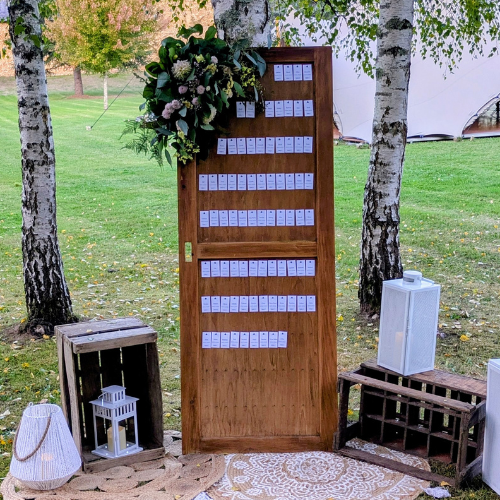 plan de table - panneau clouté