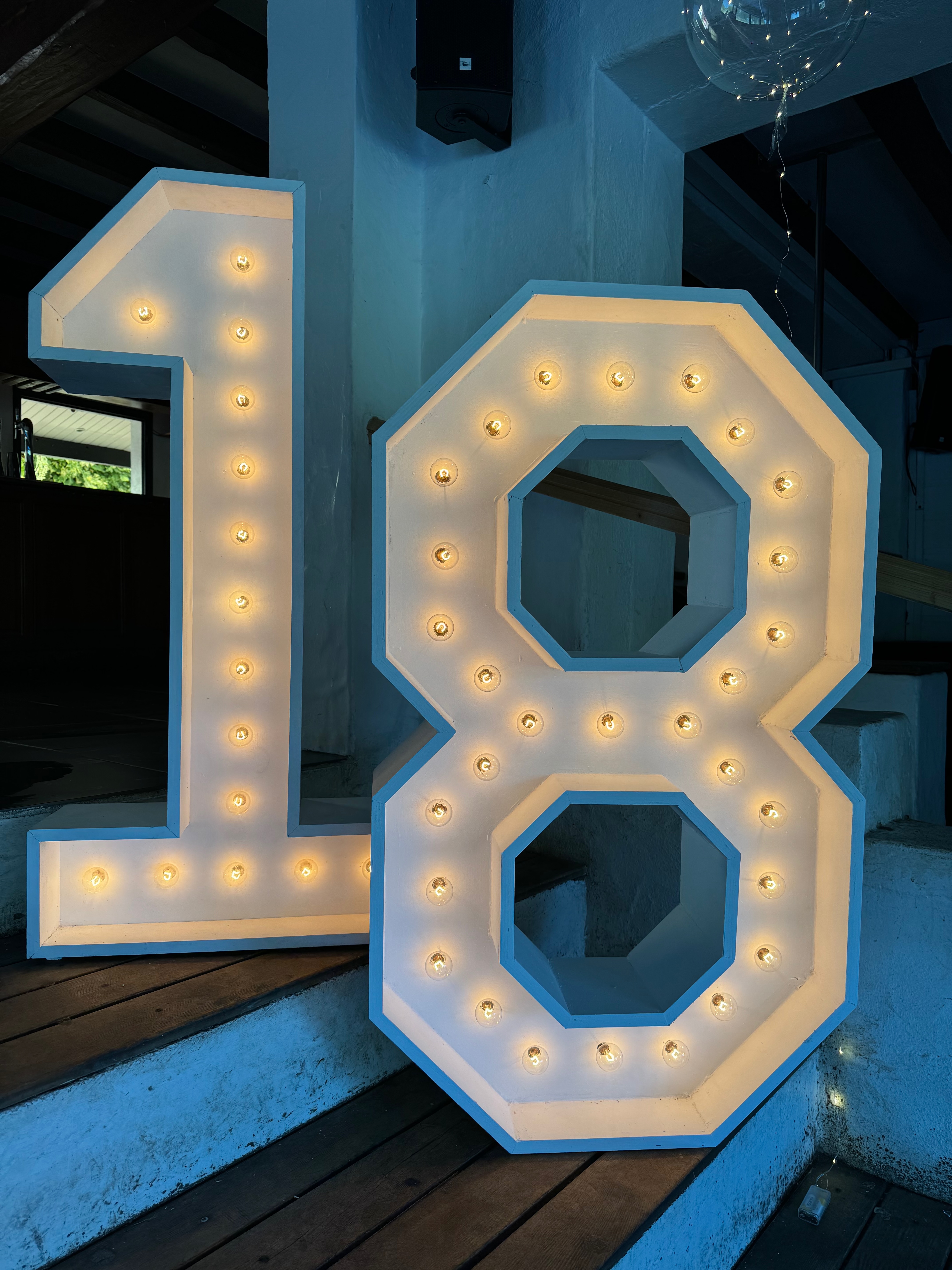 Chiffre Géant Lumineux Violette - 8