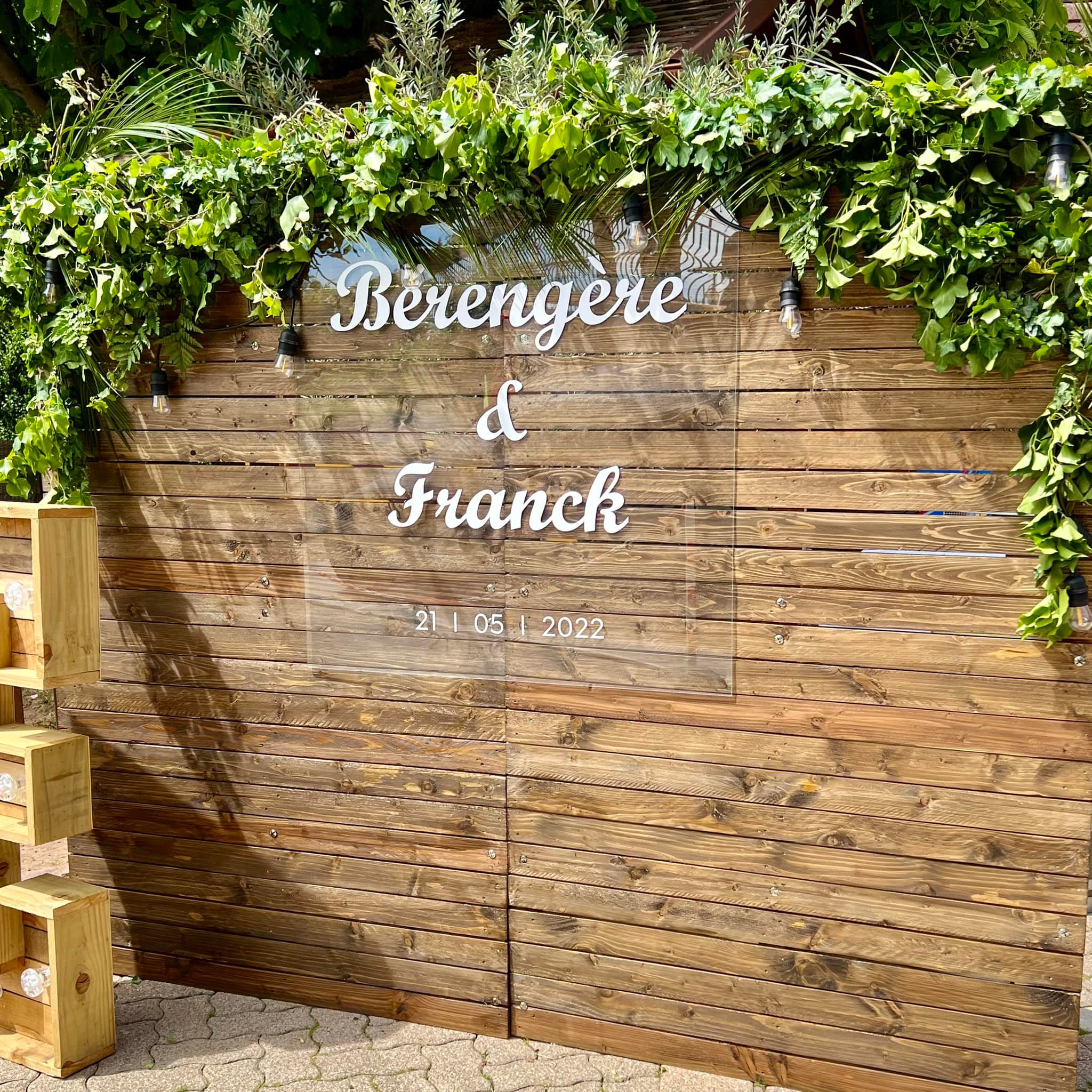 Panneau en bois 2x2m