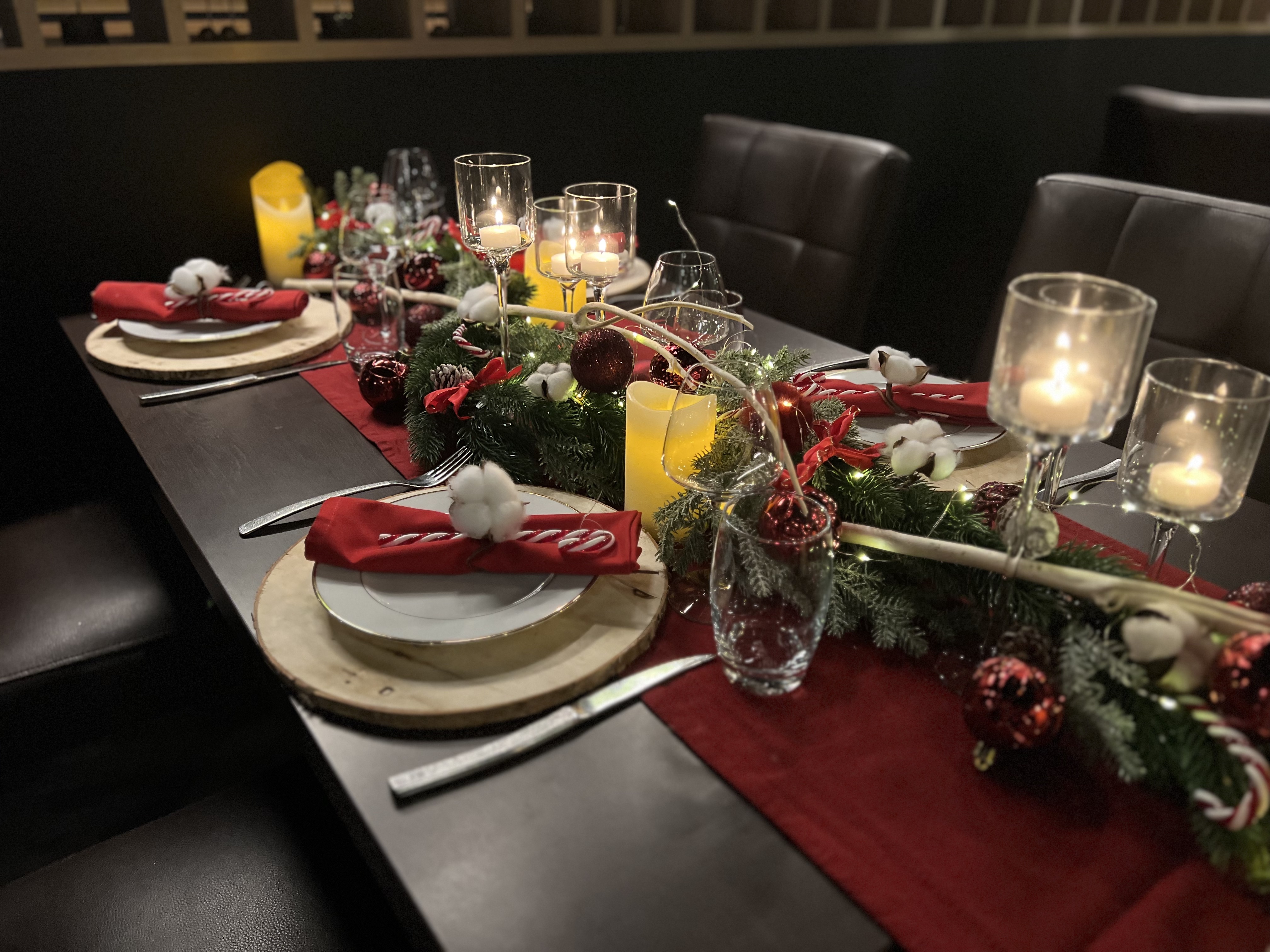 Chemin de table rouge