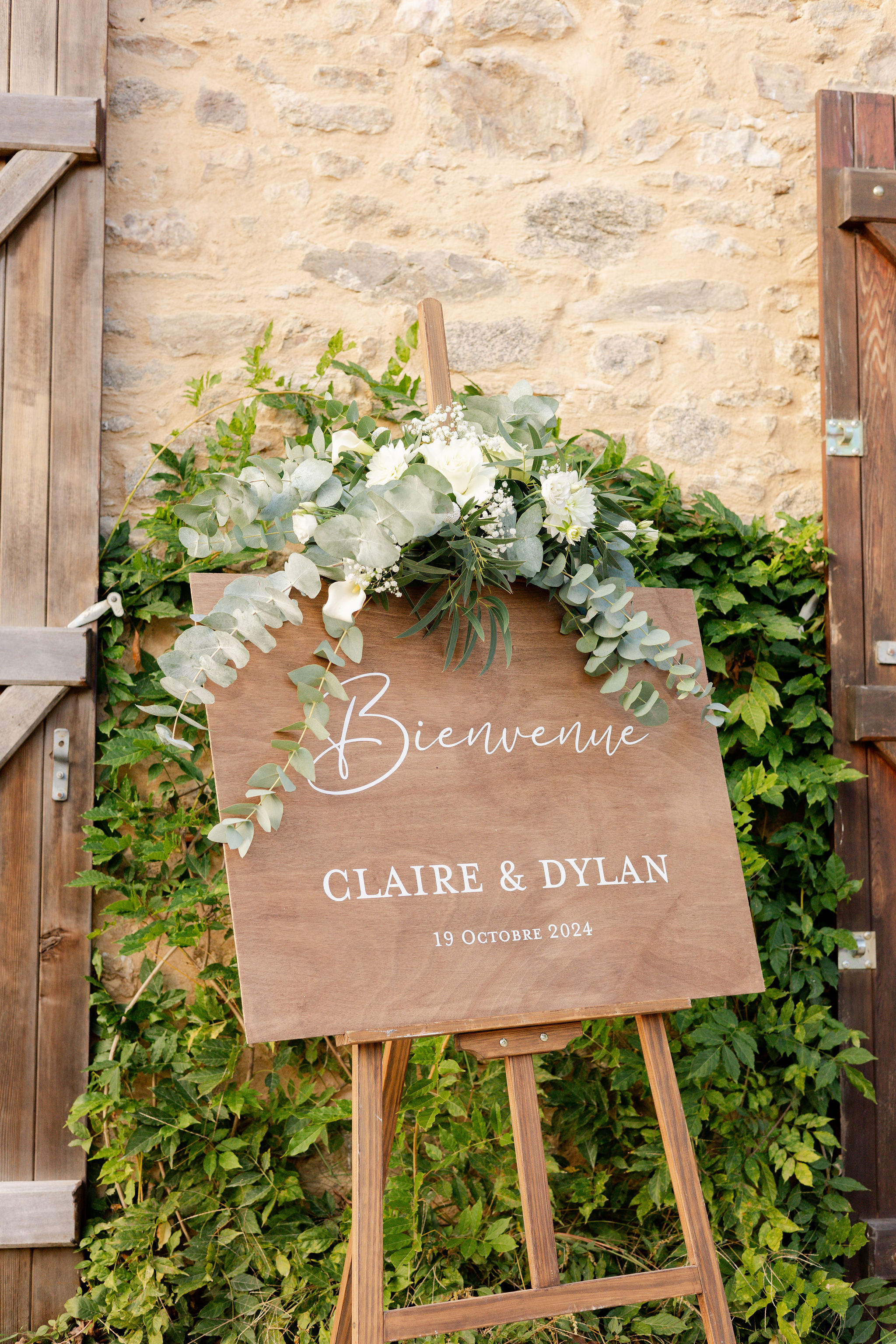 Les Panneaux signalétiques et papeterie